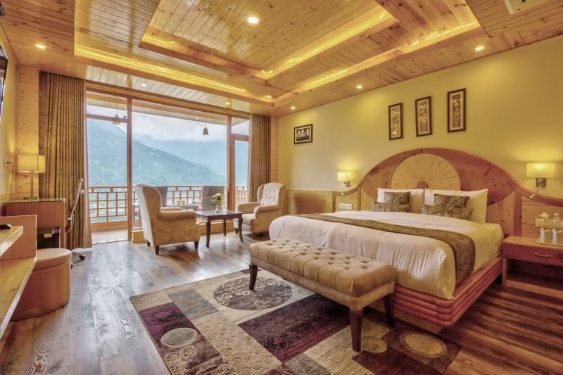 Luxury Suite with Mountain View